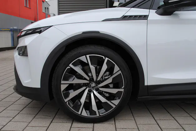 SKODA Elroq 85x Sportline 4x4