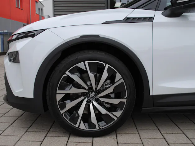 SKODA Elroq 85x Sportline 4x4