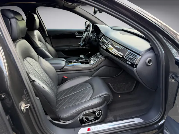 AUDI S8 4.0 TFSI V8 plus quattro tiptronic * 605 PS * Facelift * Carbon Paket * Standheizung *