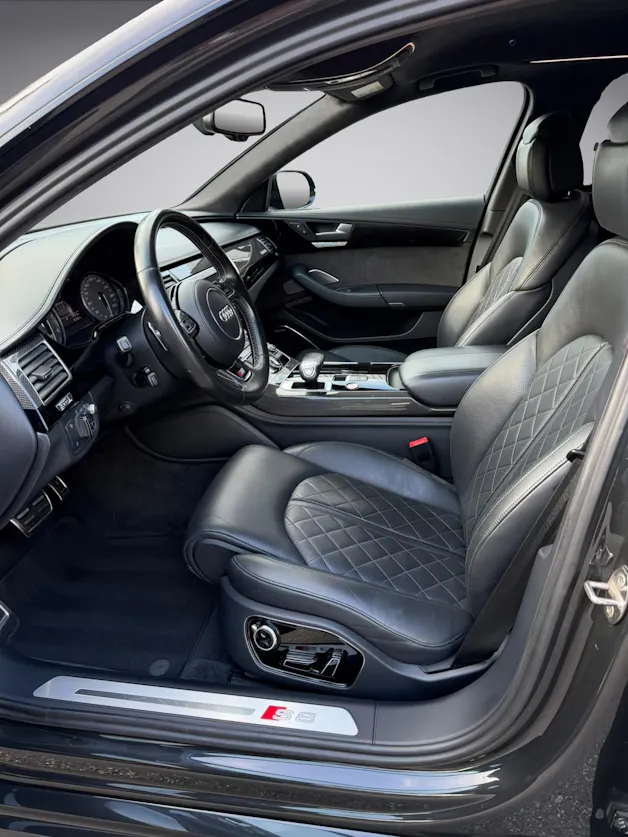 AUDI S8 4.0 TFSI V8 plus quattro tiptronic * 605 PS * Facelift * Carbon Paket * Standheizung *