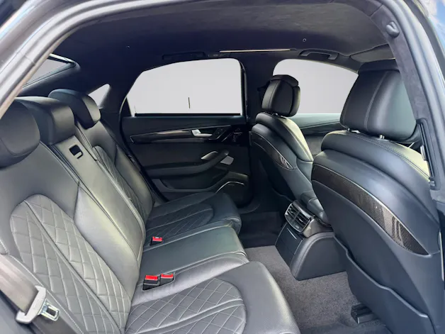 AUDI S8 4.0 TFSI V8 plus quattro tiptronic * 605 PS * Facelift * Carbon Paket * Standheizung *
