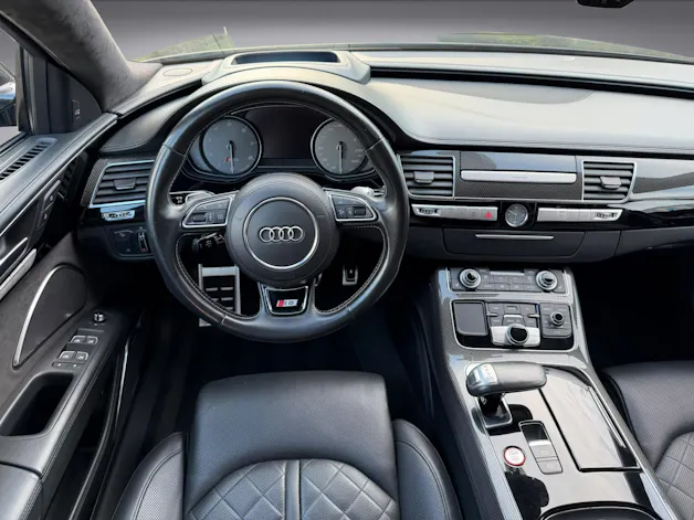 AUDI S8 4.0 TFSI V8 plus quattro tiptronic * 605 PS * Facelift * Carbon Paket * Standheizung *