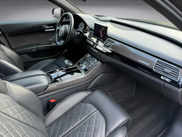 AUDI S8 4.0 TFSI V8 plus quattro tiptronic * 605 PS * Facelift * Carbon Paket * Standheizung *