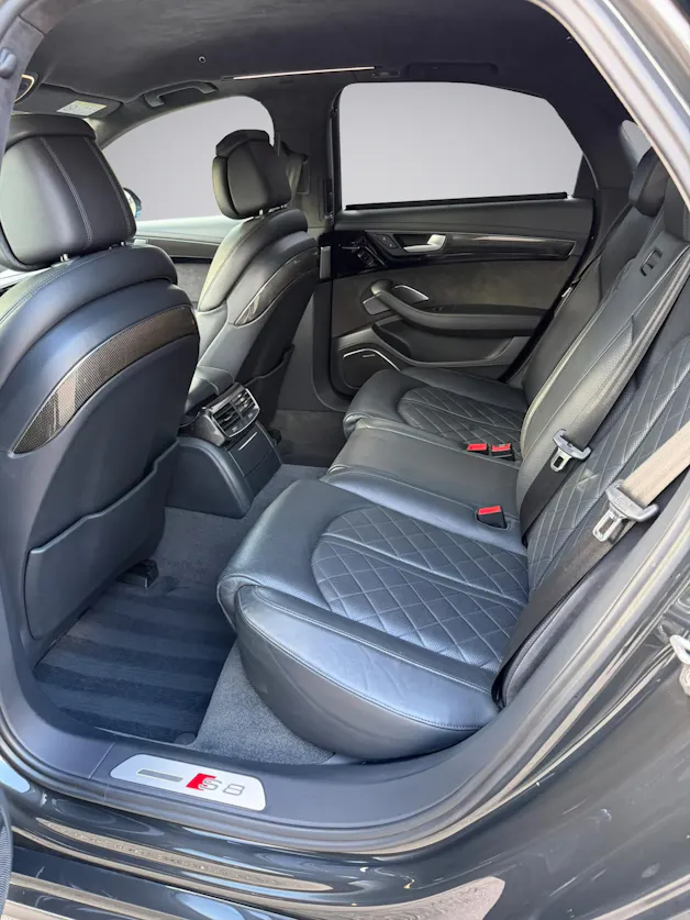 AUDI S8 4.0 TFSI V8 plus quattro tiptronic * 605 PS * Facelift * Carbon Paket * Standheizung *