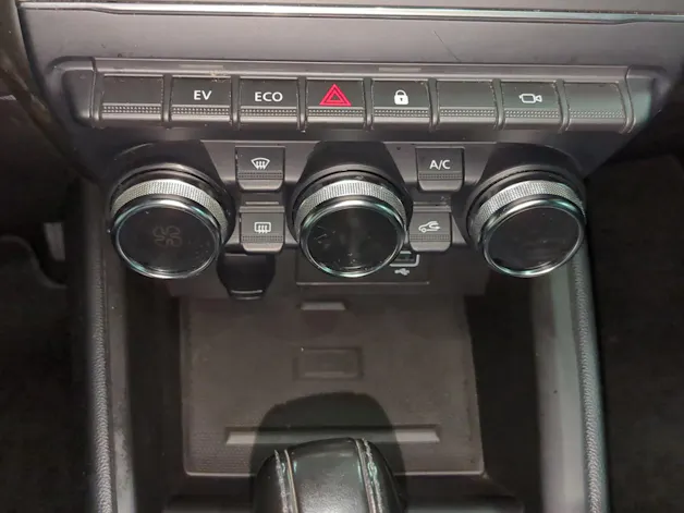 RENAULT Clio 1.6 E-Tech Intens