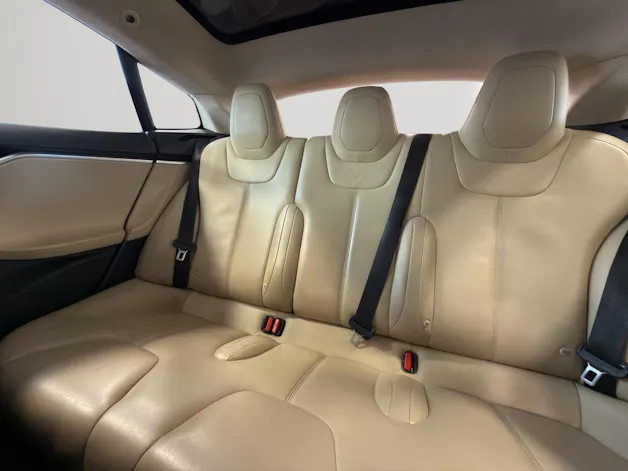 Tesla Model S 85 D Performance
