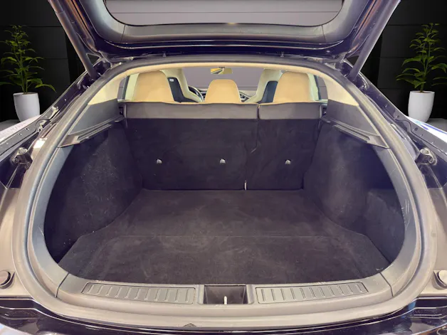 Tesla Model S 85 D Performance
