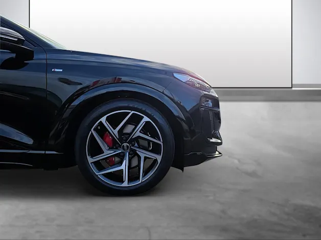 AUDI Q6 e-tron quattro