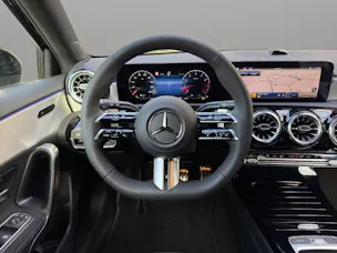 MERCEDES-BENZ A 220 AMG Line 4matic