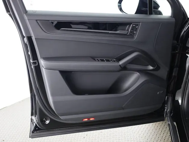 PORSCHE Cayenne E-Hybrid Black Edition