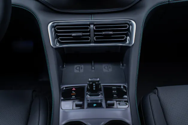 BYD Seal U DM-i Design AWD Seal U DM-i Design AWD / Panorama / Head-Up Display / 360 Kamera