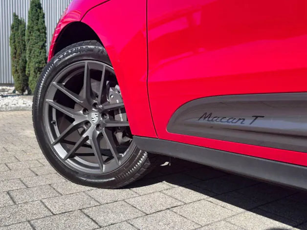 PORSCHE Macan T