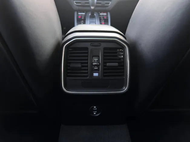 PORSCHE Macan T