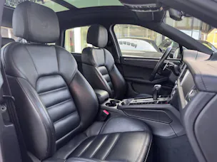 PORSCHE Macan T