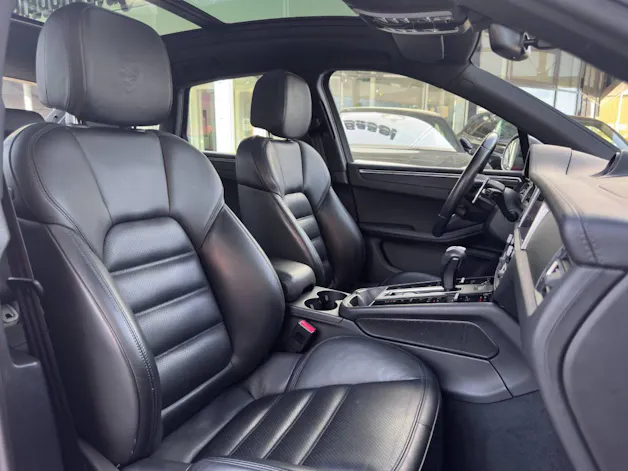 PORSCHE Macan T
