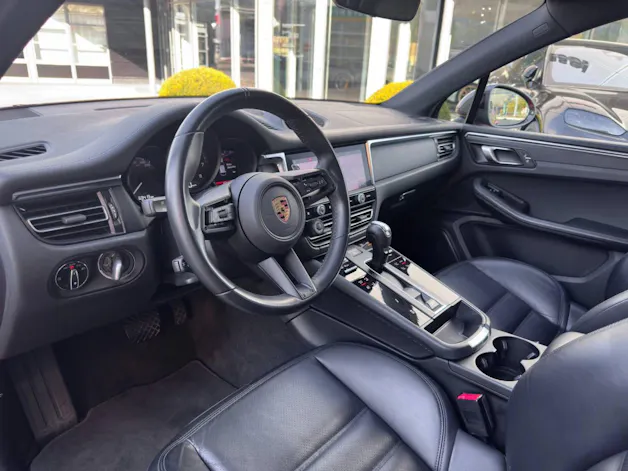 PORSCHE Macan T