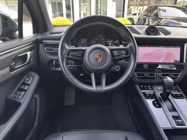 PORSCHE Macan T