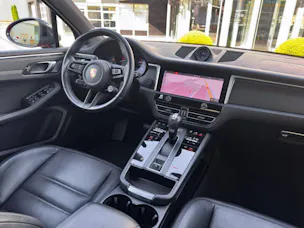 PORSCHE Macan T