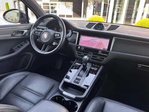 PORSCHE Macan T