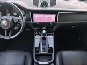PORSCHE Macan T