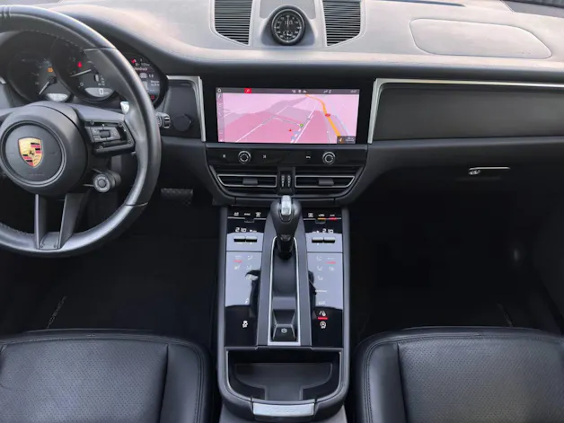 PORSCHE Macan T
