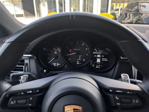 PORSCHE Macan T