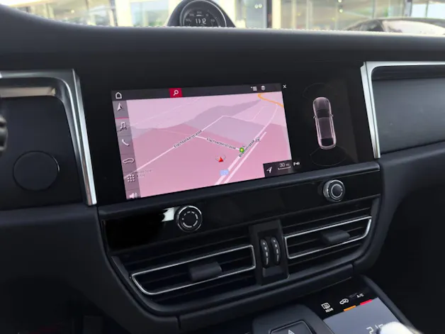 PORSCHE Macan T