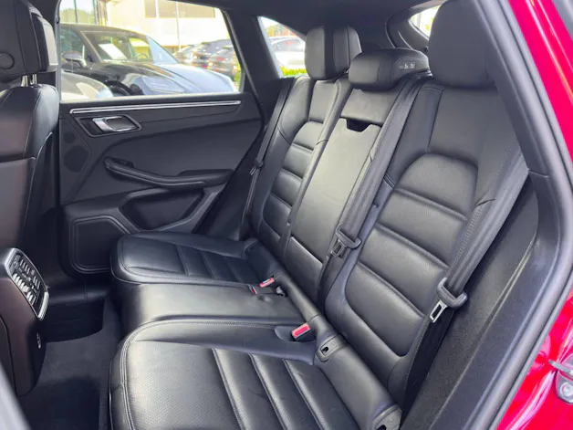 PORSCHE Macan T