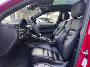 PORSCHE Macan T