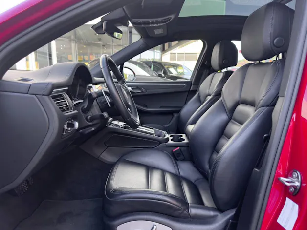 PORSCHE Macan T