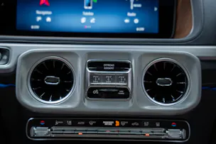 MERCEDES-BENZ G 450 d AMG Line / Burmester / Schiebedach / 360° Kamera