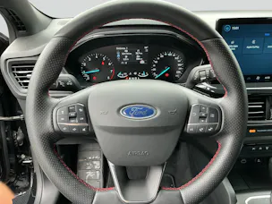 FORD Focus 1.0 Ecoboost ST-Line Automat
