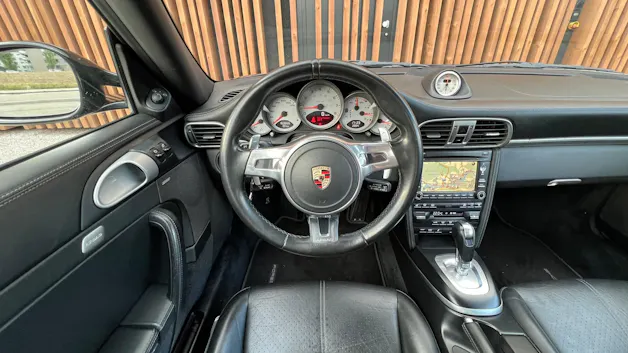 PORSCHE 911 CARRERA 4S PDK BLACK l 385 PS