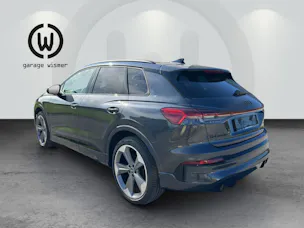 AUDI Q4 e-tron SUV quattro performance Swiss Ski