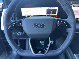 AUDI Q4 e-tron SUV quattro performance Swiss Ski