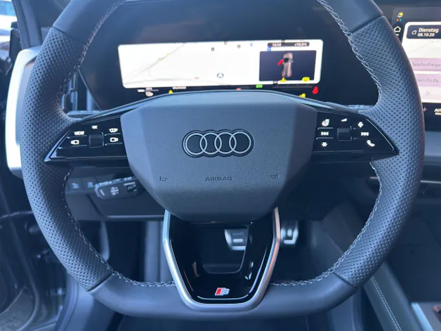 AUDI Q4 e-tron SUV quattro performance Swiss Ski