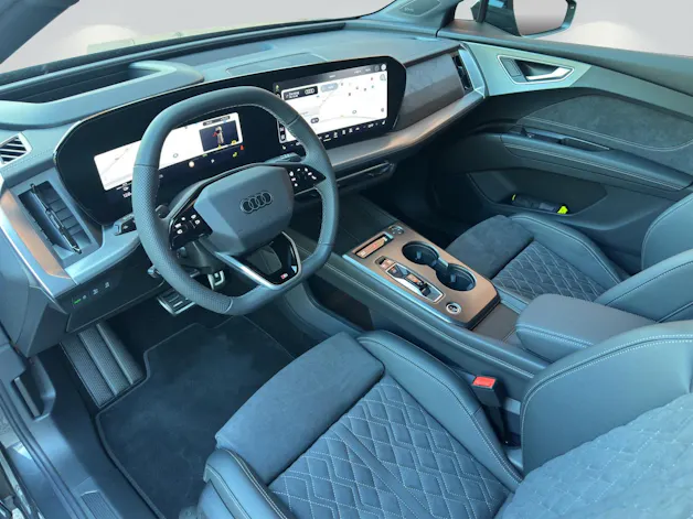 AUDI Q4 e-tron SUV quattro performance Swiss Ski