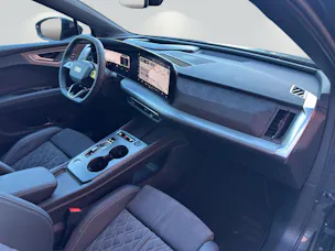 AUDI Q4 e-tron SUV quattro performance Swiss Ski