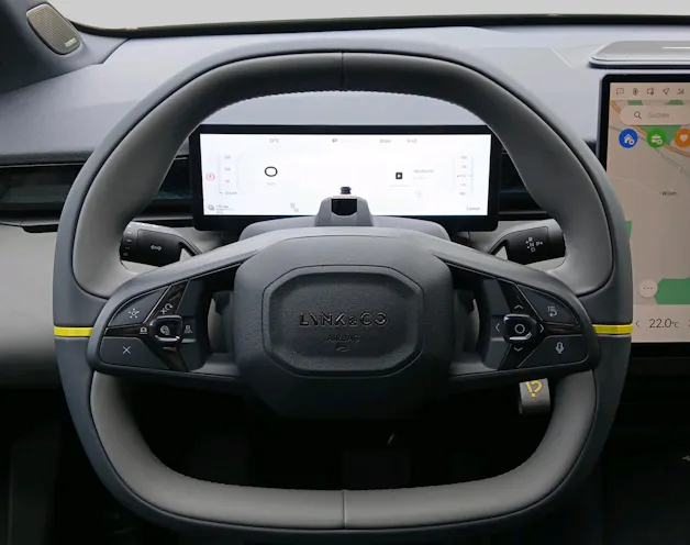Lynk & Co 02