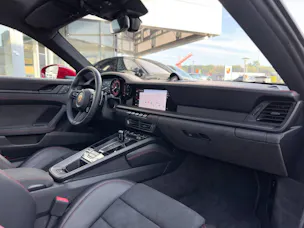 PORSCHE 911 Carrera 4 GTS