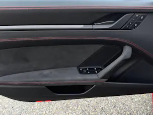 PORSCHE 911 Carrera 4 GTS
