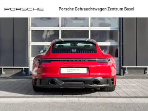 PORSCHE 911 Carrera 4 GTS