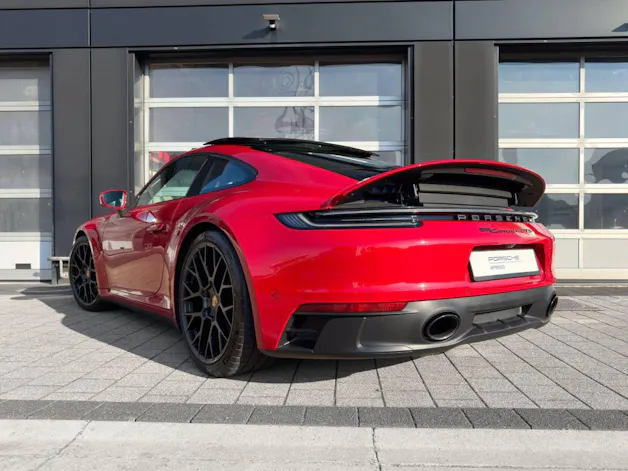 PORSCHE 911 Carrera 4 GTS