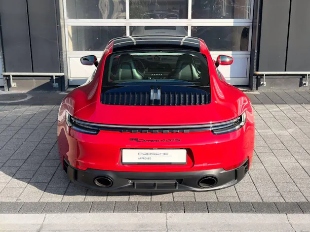 PORSCHE 911 Carrera 4 GTS