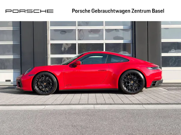 PORSCHE 911 Carrera 4 GTS