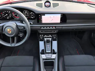 PORSCHE 911 Carrera 4 GTS