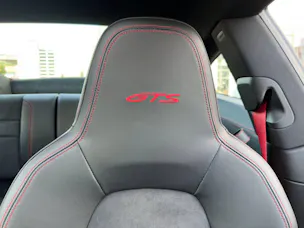 PORSCHE 911 Carrera 4 GTS