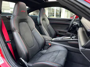 PORSCHE 911 Carrera 4 GTS