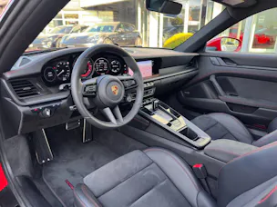 PORSCHE 911 Carrera 4 GTS