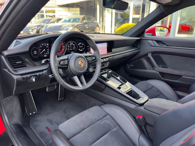 PORSCHE 911 Carrera 4 GTS